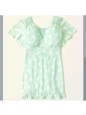 🆕- Abercrombie & Fitch Mint Green Smocked Floral Mini Dress. Size: XS